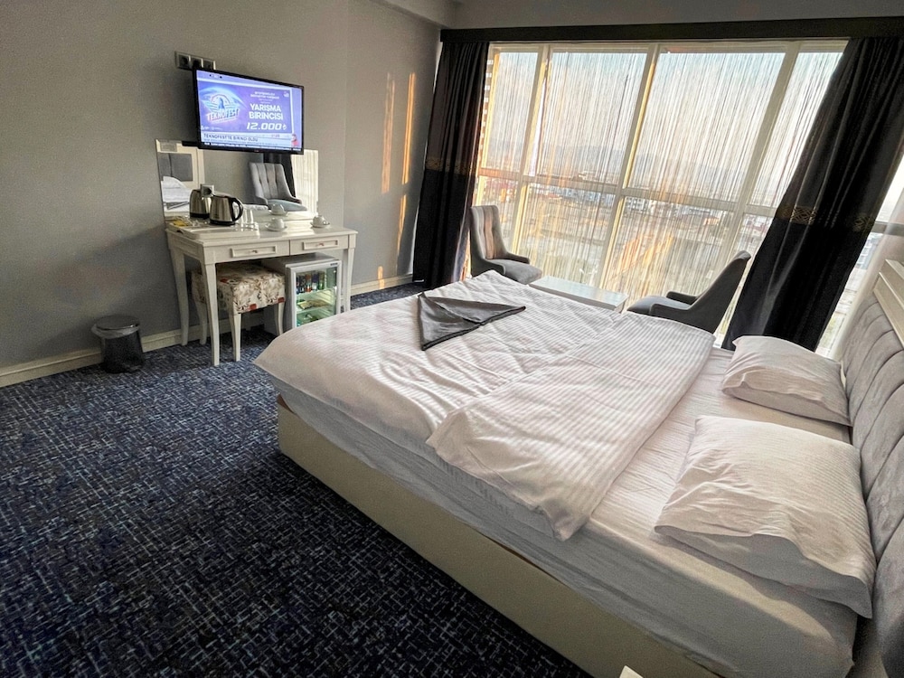 Classic Double Room, City View