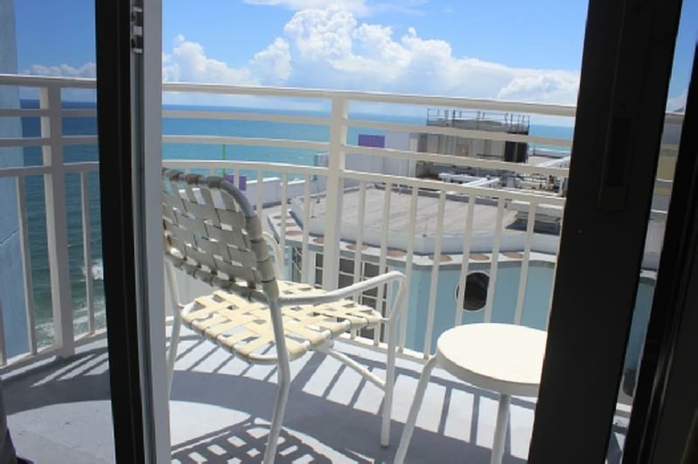 Condo, 2 Bedrooms, Balcony (911i)