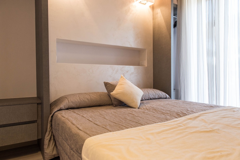 Double Room - Photo 2