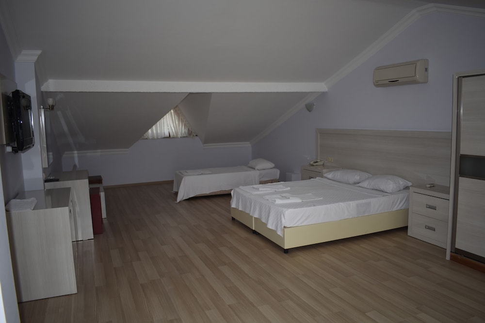 Family Room, Jetted Tub