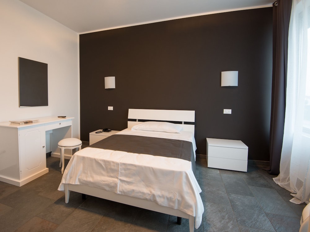 Deluxe Single Room photo 3
