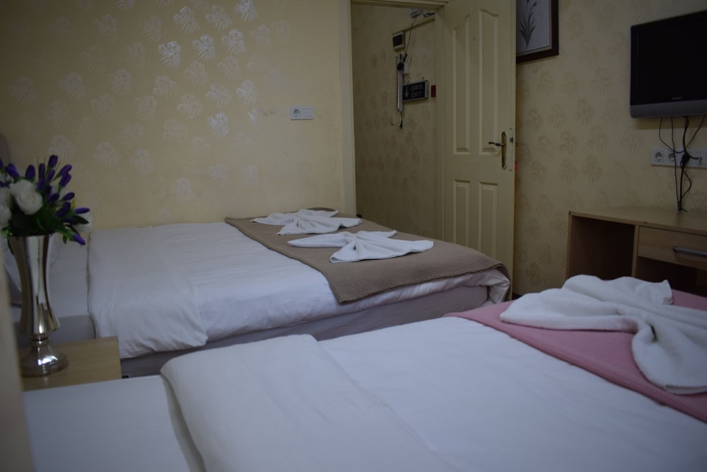 Standard Triple Room, 1 Bedroom, City View photo 2