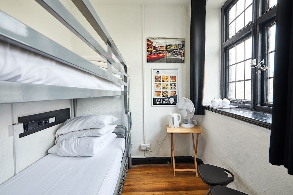 Private 2 Bunk Room, Shared Bathroom photo 1