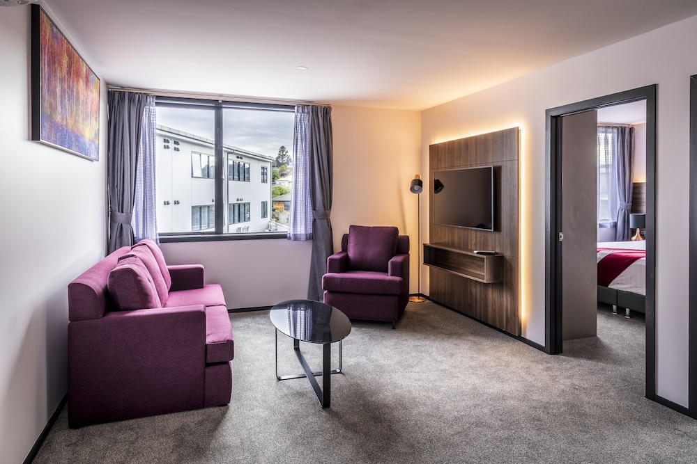 Two Bedroom Suite with Two Bathrooms - Photo 3