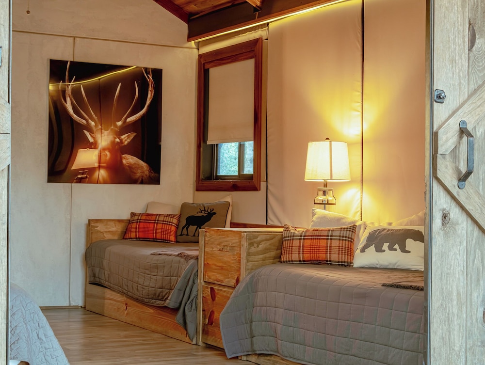 Deluxe Cabin, 1 Bedroom, Air conditioning, Lake View