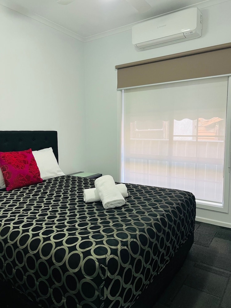 Economy Apartment, 1 Queen Bed, Non Smoking, Microwave
