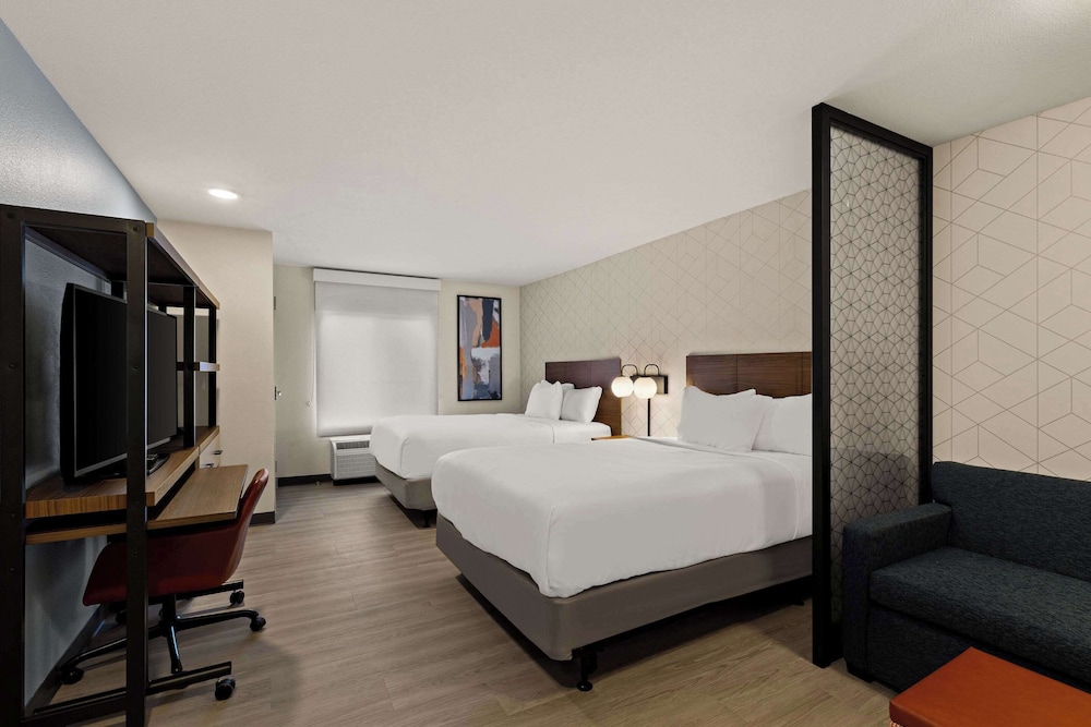 Suite, 2 Queen Beds, Accessible, Non Smoking photo 1