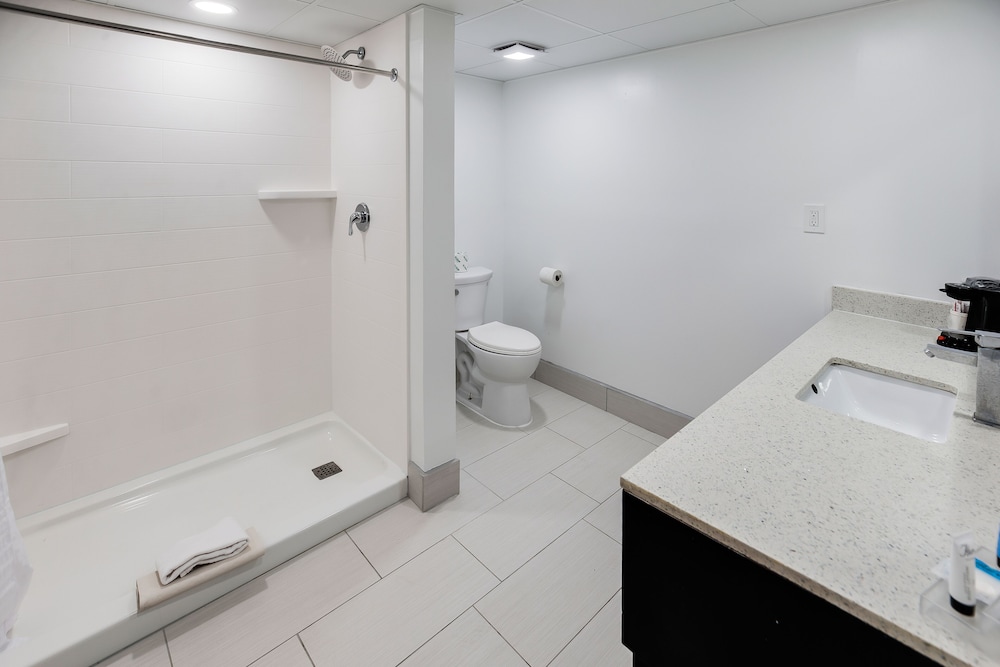 Ocean View Suite, Non Smoking  (Newly Remodeled) - Photo 3