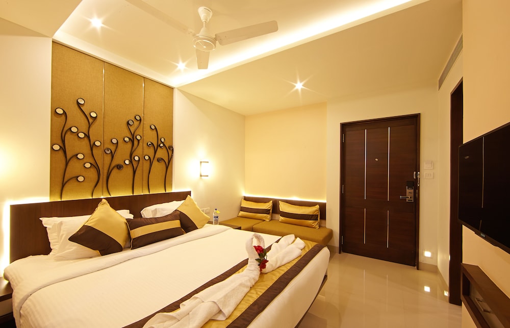 Standard Single Room, 1 King Bed, Non Smoking photo 3