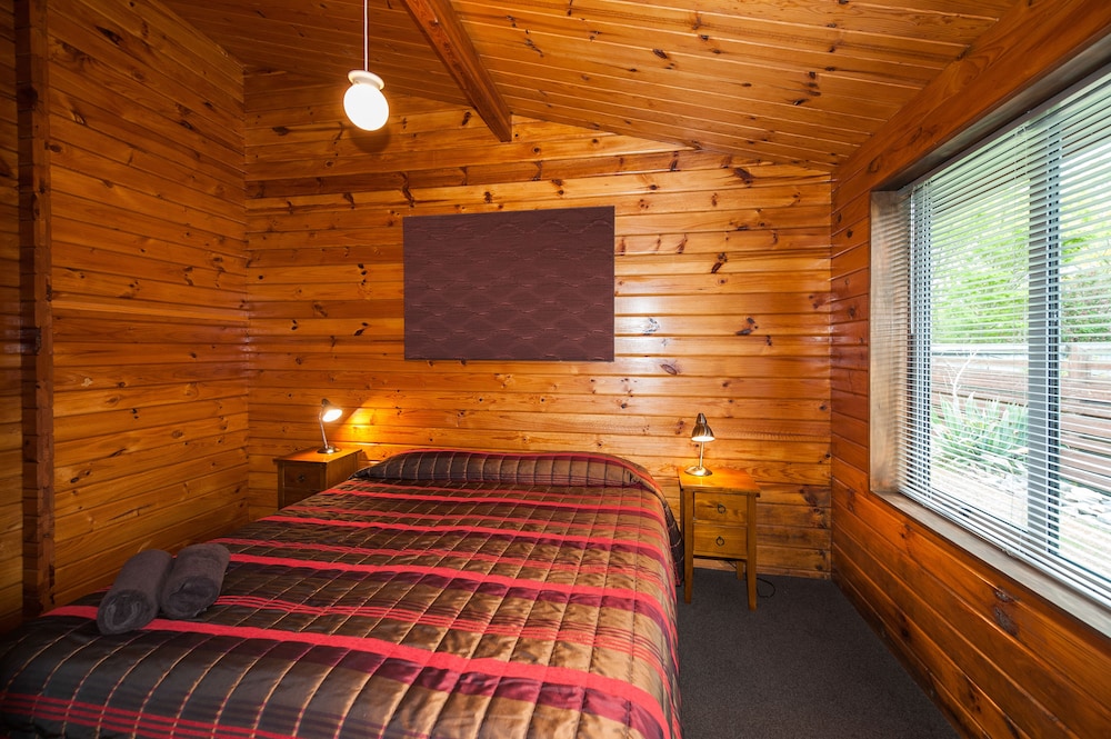 Standard Single Room, 1 King Bed photo 2