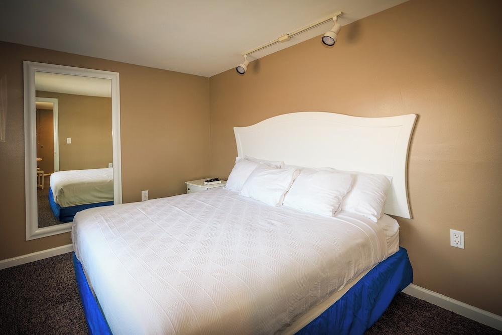 2 Rooms, 2 King Beds, Patio