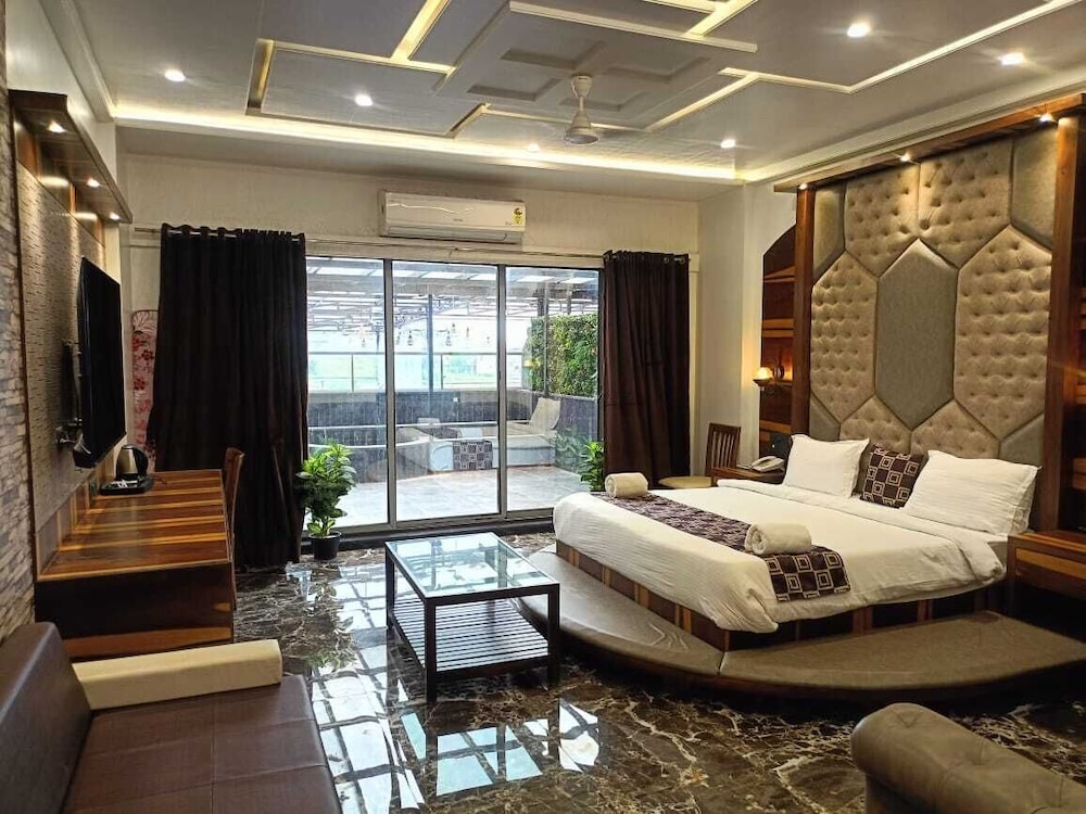 Luxury Suite photo 2