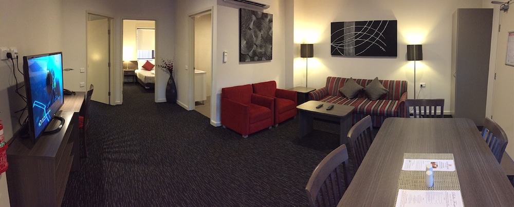 Two Bedroom Executive Apartment - Photo 2