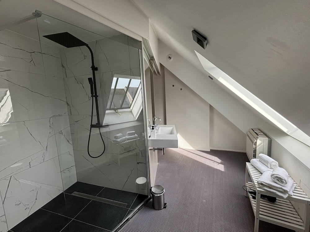 Double Room, Ensuite (Mercure) - Photo 3