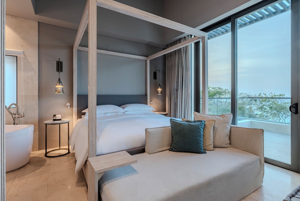 Caribbean Family Penthouse, Ocean View, 2 Bedrooms, 1 King 2 Twin Beds photo 2