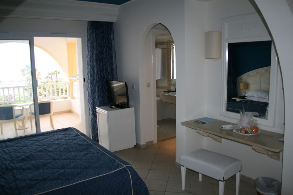Deluxe Double or Twin Room photo 3