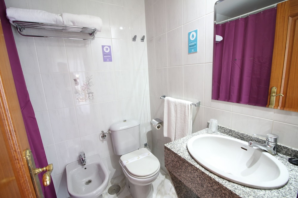 Economy Twin Room photo 2