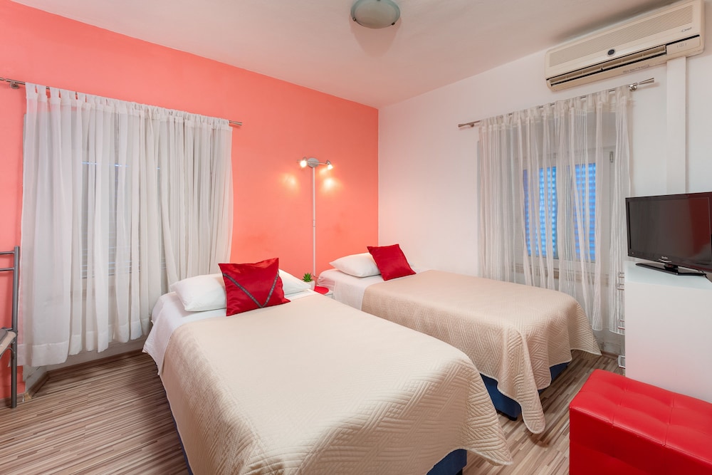 Standard Twin Room (Nikola)