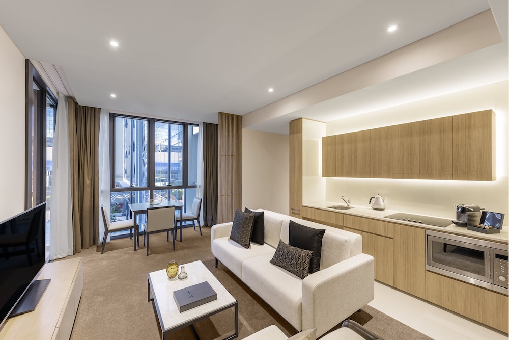Executive Two Bed Suite thumbnail 6