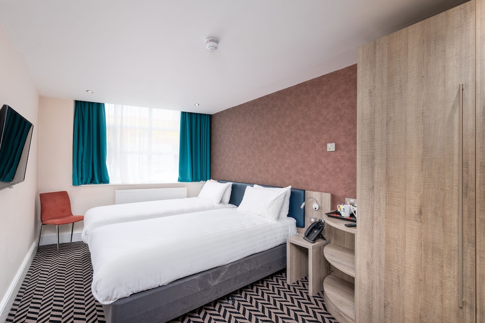 Superior Room, 1 King Bed, Accessible, Non Smoking (Converts to 2 TwinBeds;Walk-in Shower) photo 3