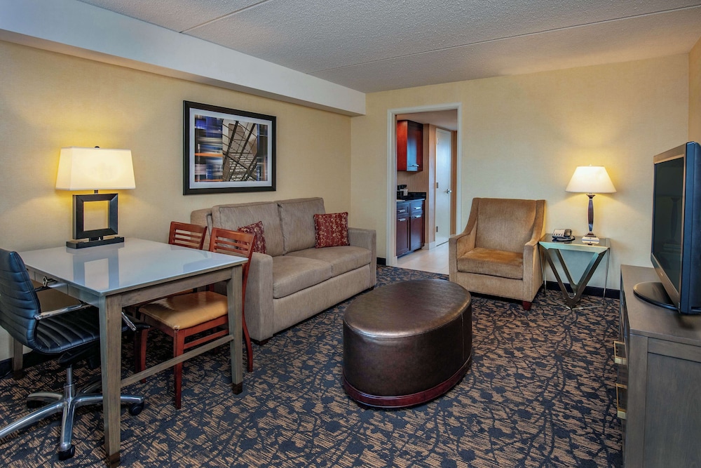 Suite, 2 Double Beds, Accessible, Bathtub - Photo 2