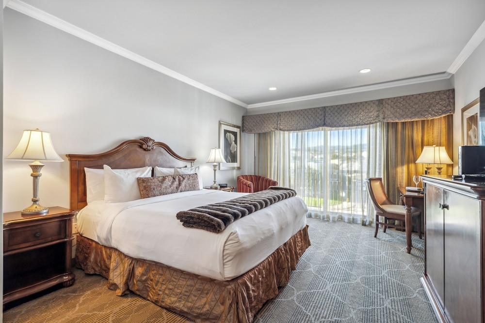 Deluxe King Room - Photo 1
