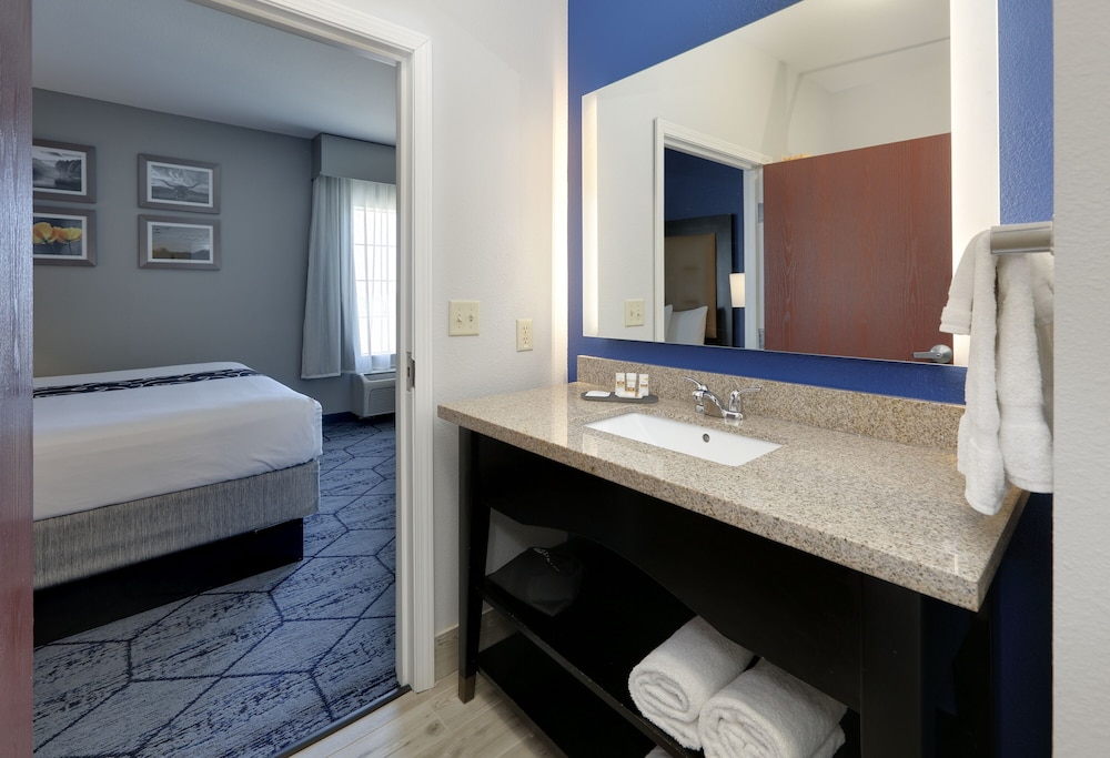 Executive Suite, 1 Bedroom, Non Smoking (1 KINGBED) - Photo 3