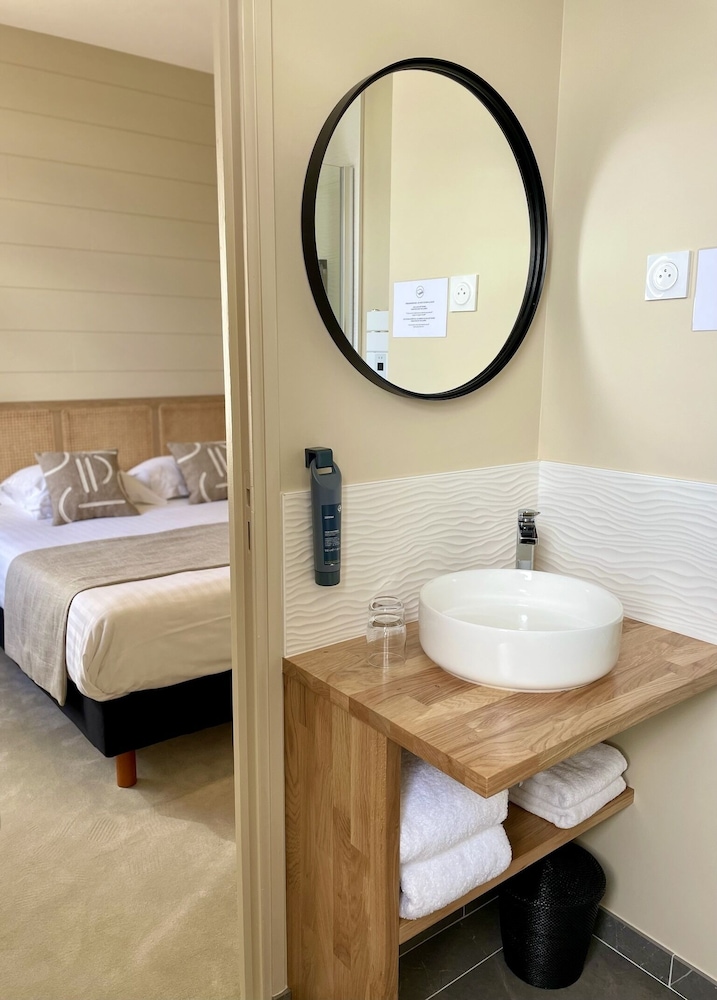 Classic Double or Twin Room, 1 Double or 2 Twin Beds, Courtyard Area photo 3