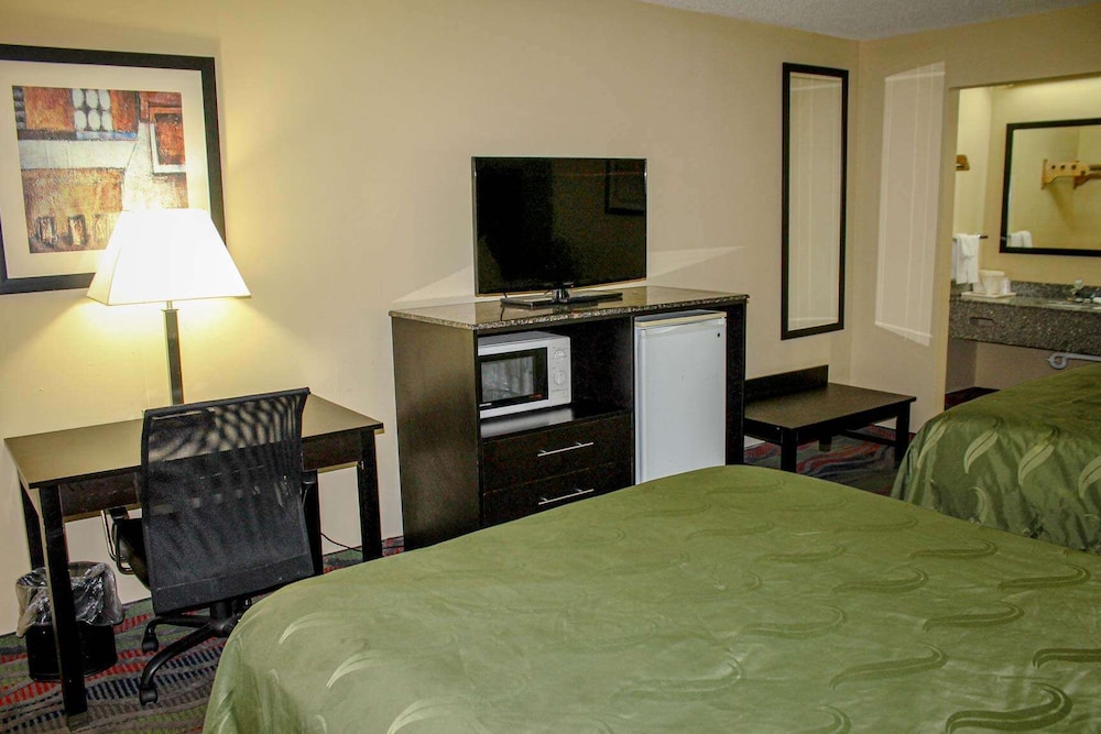 Standard Room, 2 Queen Beds, Smoking, Refrigerator & Microwave - Photo 2