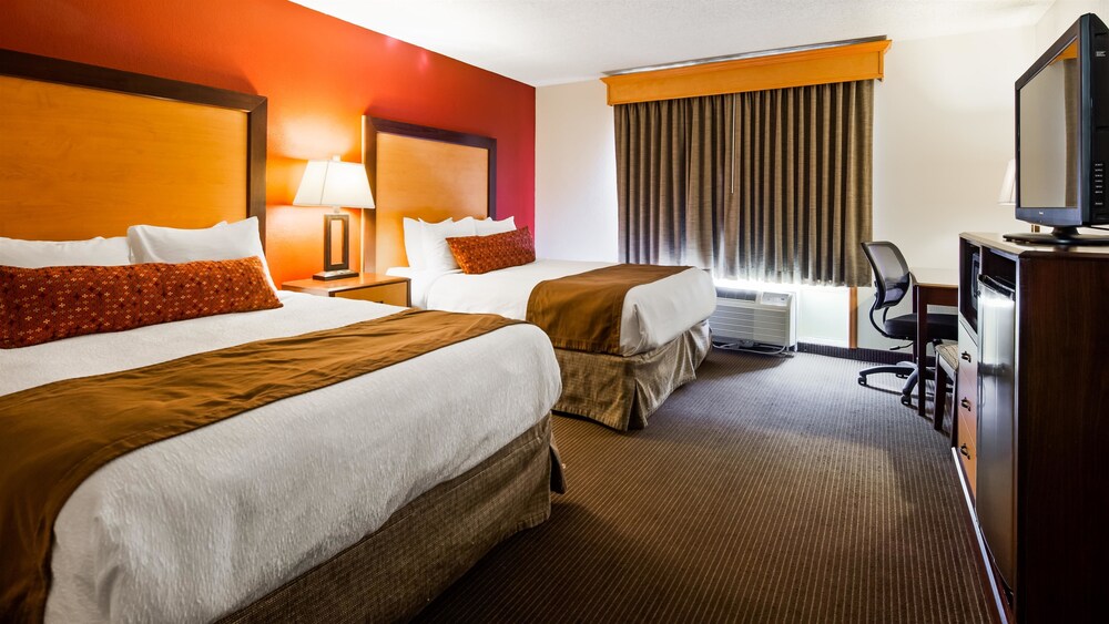 Grand Suite, 2 Queen Beds, Non Smoking, Kitchenette (with Sofabed) photo 2