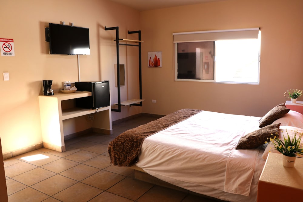 Room, 1 King Bed, Courtyard View photo 3