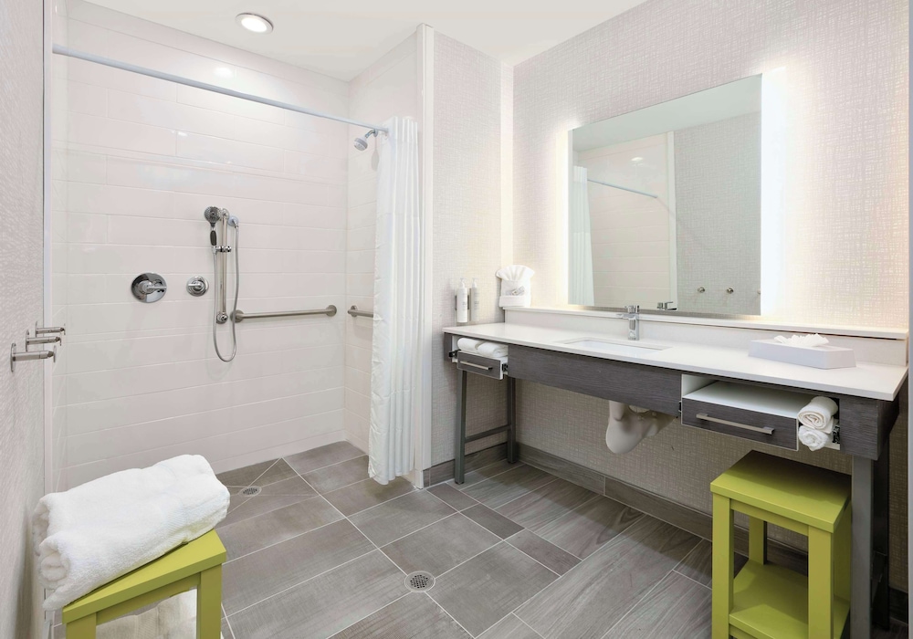 Suite, 1 King Bed, Accessible, Refrigerator & Microwave - Photo 4