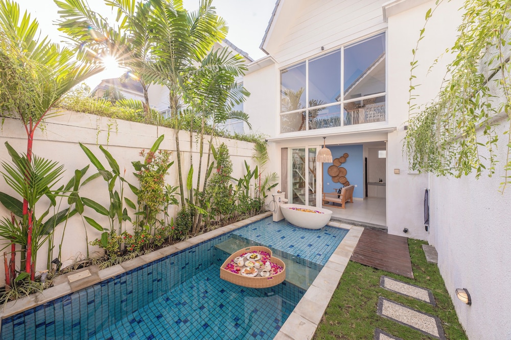 Royal Smart One Bedroom Villa with Private Pool - Photo 15