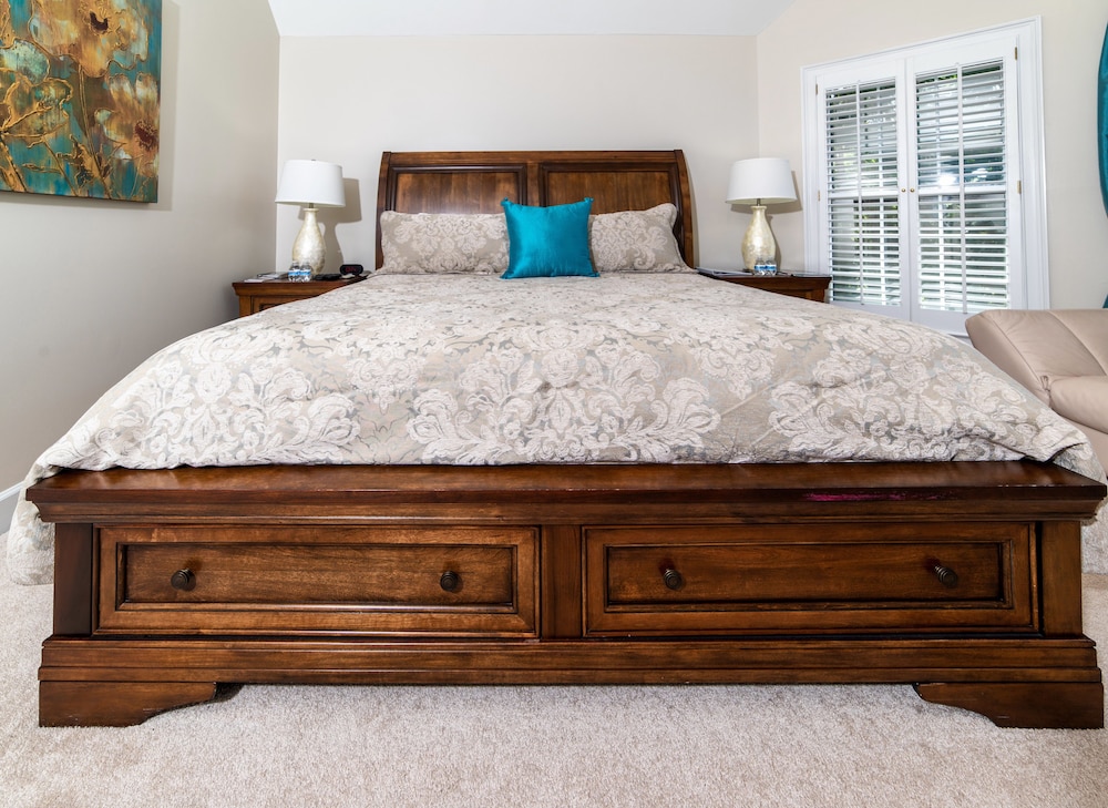 Sunnyvale Room photo 3