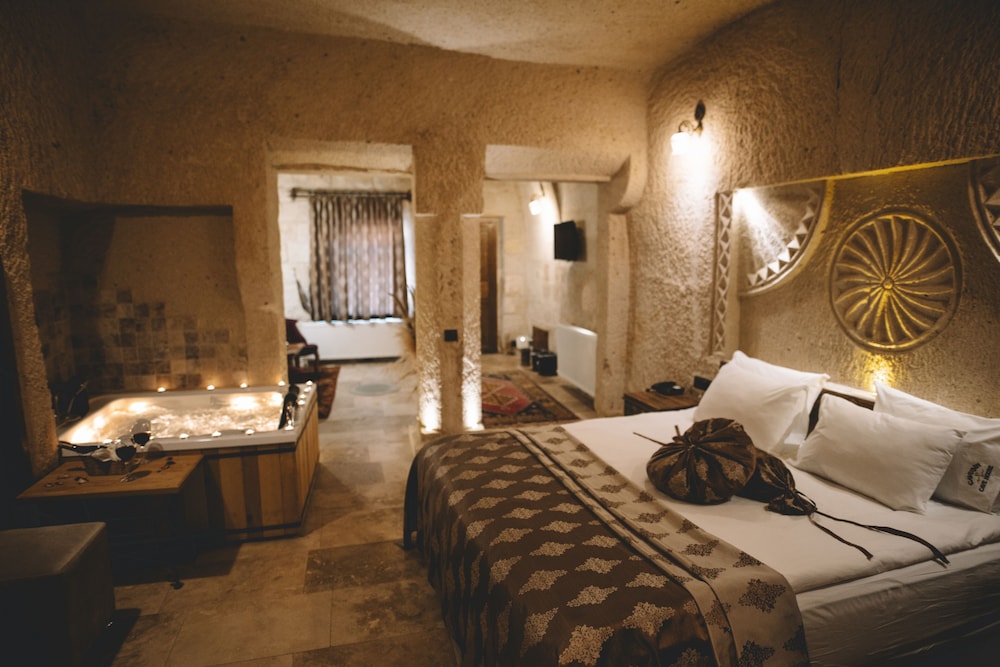 Honeymoon Suite photo 1
