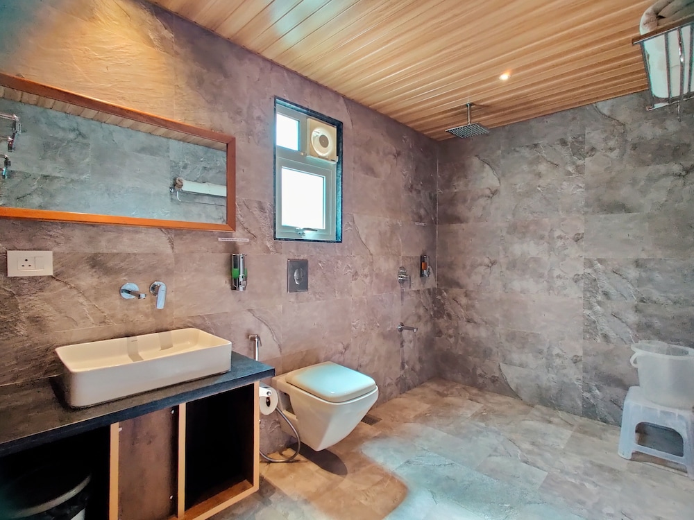 Suite - Photo 7