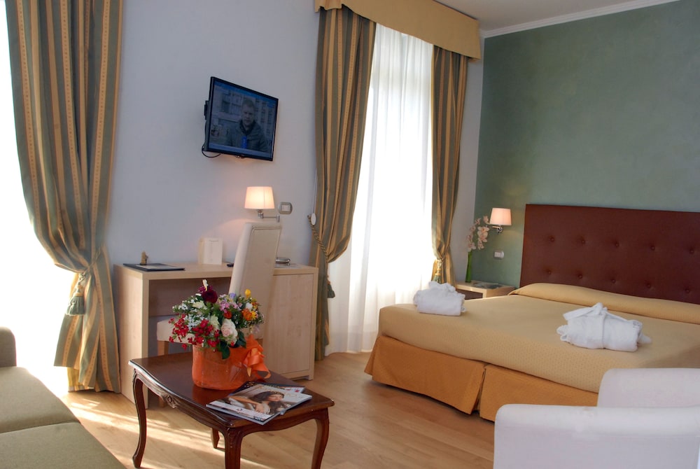 Deluxe Double or Twin Room, Balcony, Sea View photo 3