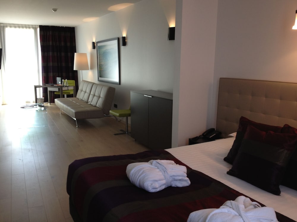 Junior Suite, 1 King Bed with Sofa bed - Photo 5