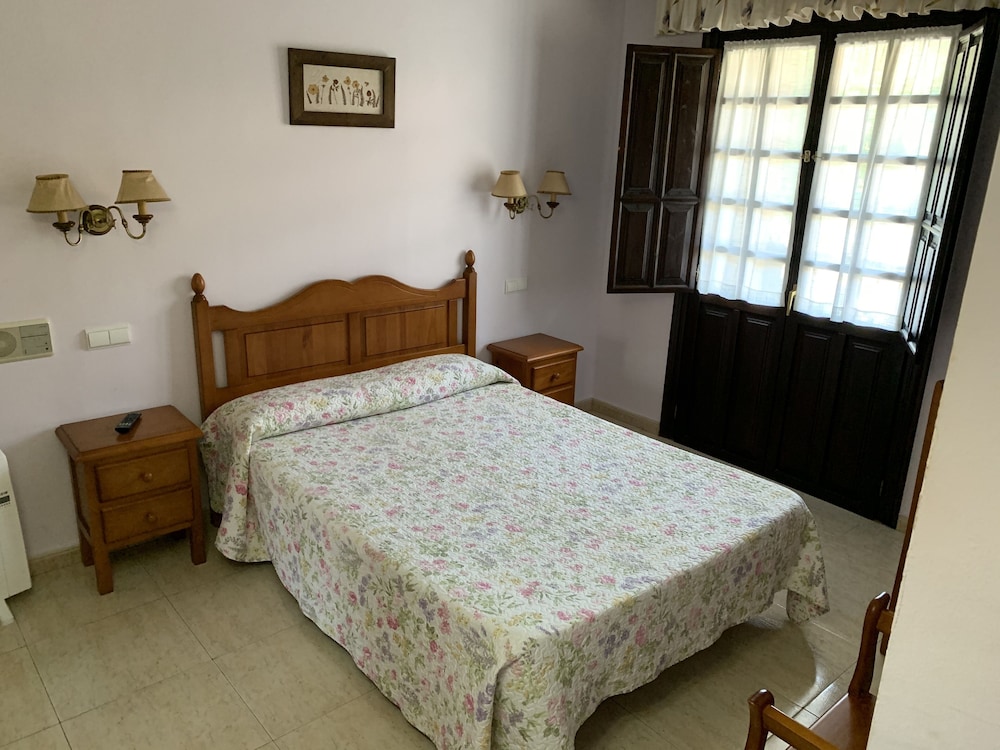 Double Room, Private Bathroom - Photo 1