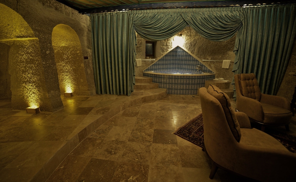 Honeymoon Suite
