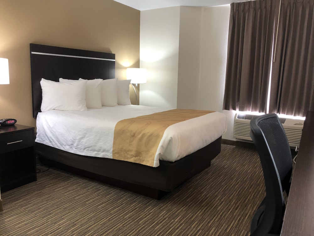 Suite, 1 King Bed with Sofa bed, Accessible, Non Smoking - Photo 2