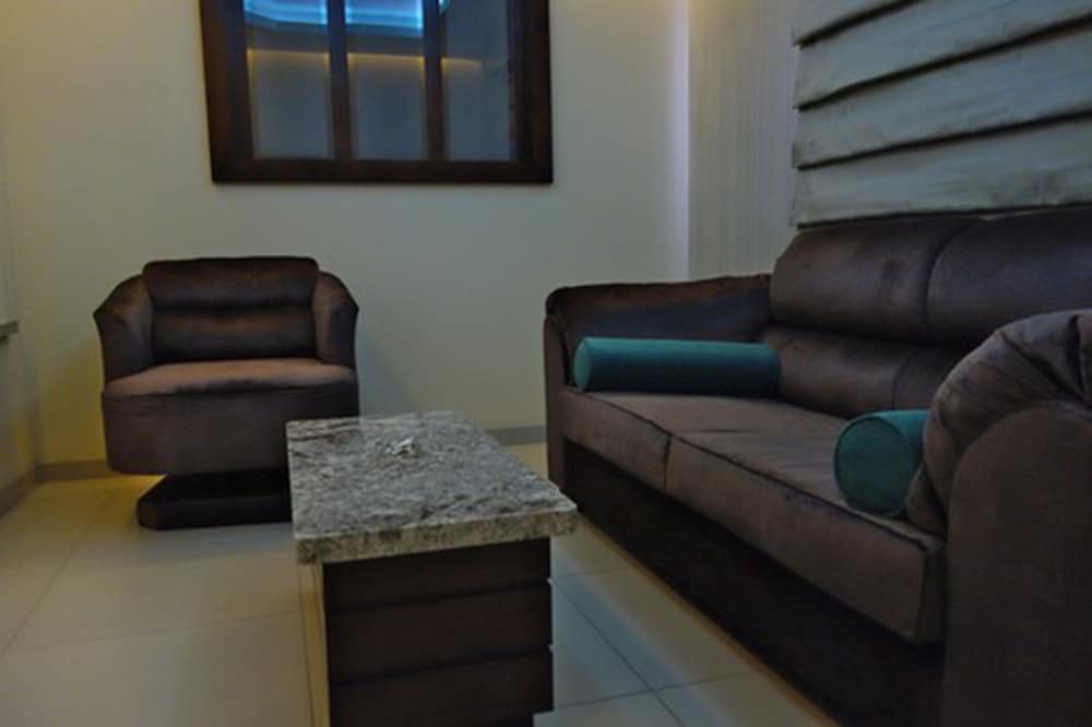 Standard Suite, 1 King Bed photo 3