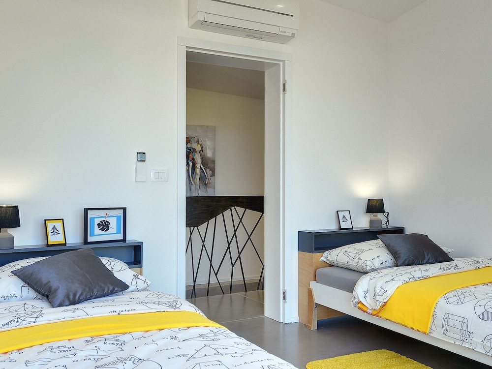 Villa photo 2