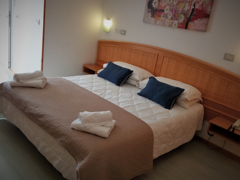 Quadruple Room - Photo 3