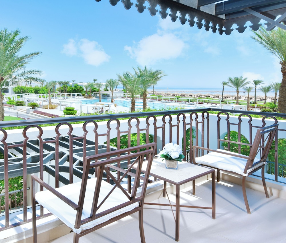Deluxe Suite, 1 Queen Bed, Sea View