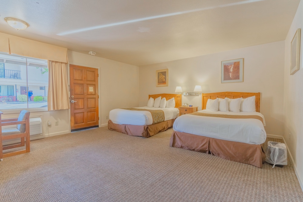 Standard Room, 2 Queen Beds, Accessible photo 2
