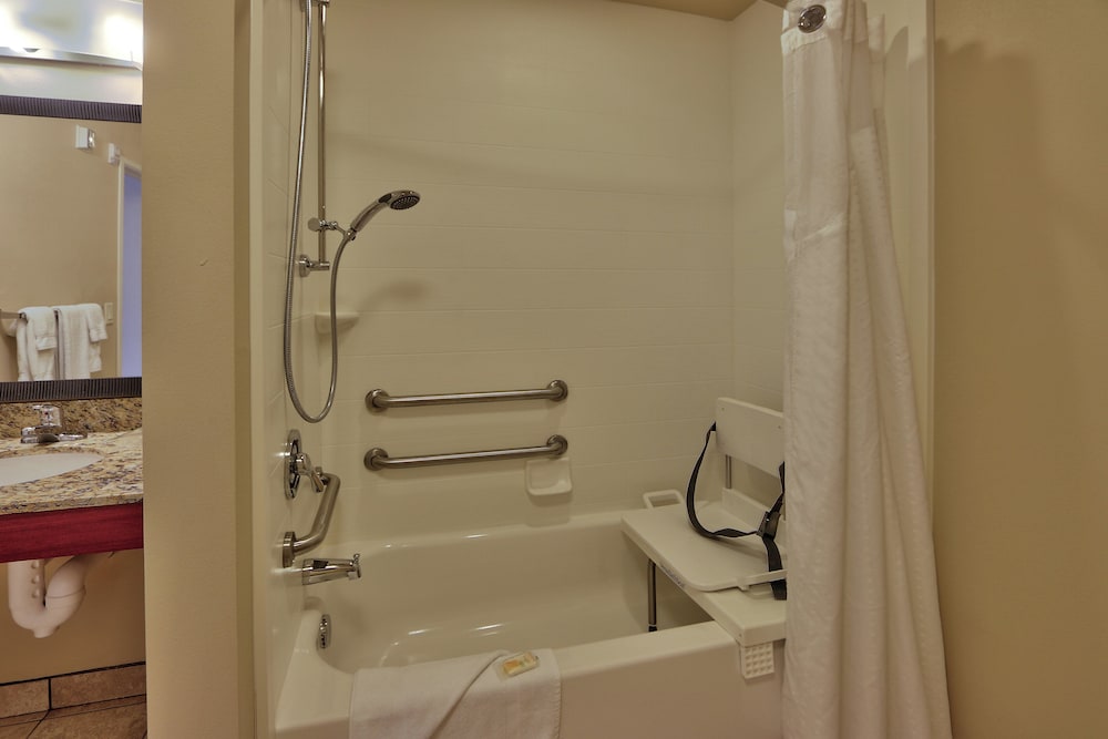 Suite, 2 Queen Beds, Accessible (Communications, Accessible Tub) photo 3