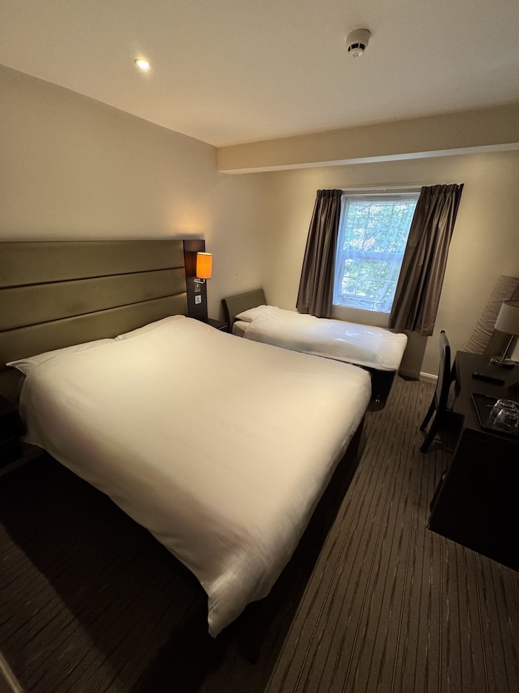 Standard Triple Room, Private Bathroom