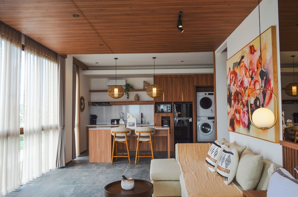 Deluxe Studio, Balcony, Pool View