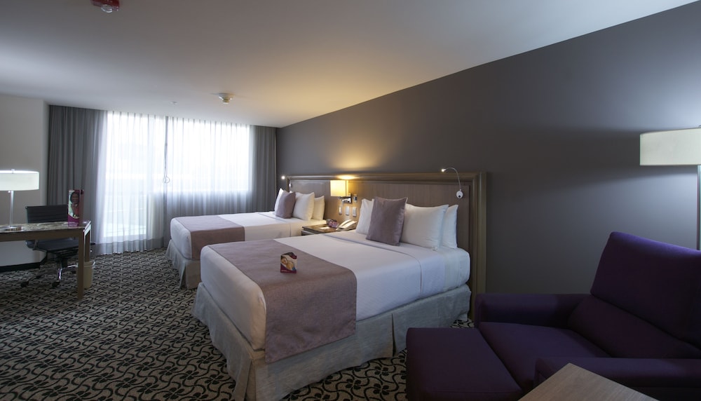 Standard Room, 2 Queen Beds, Accessible - Photo 4
